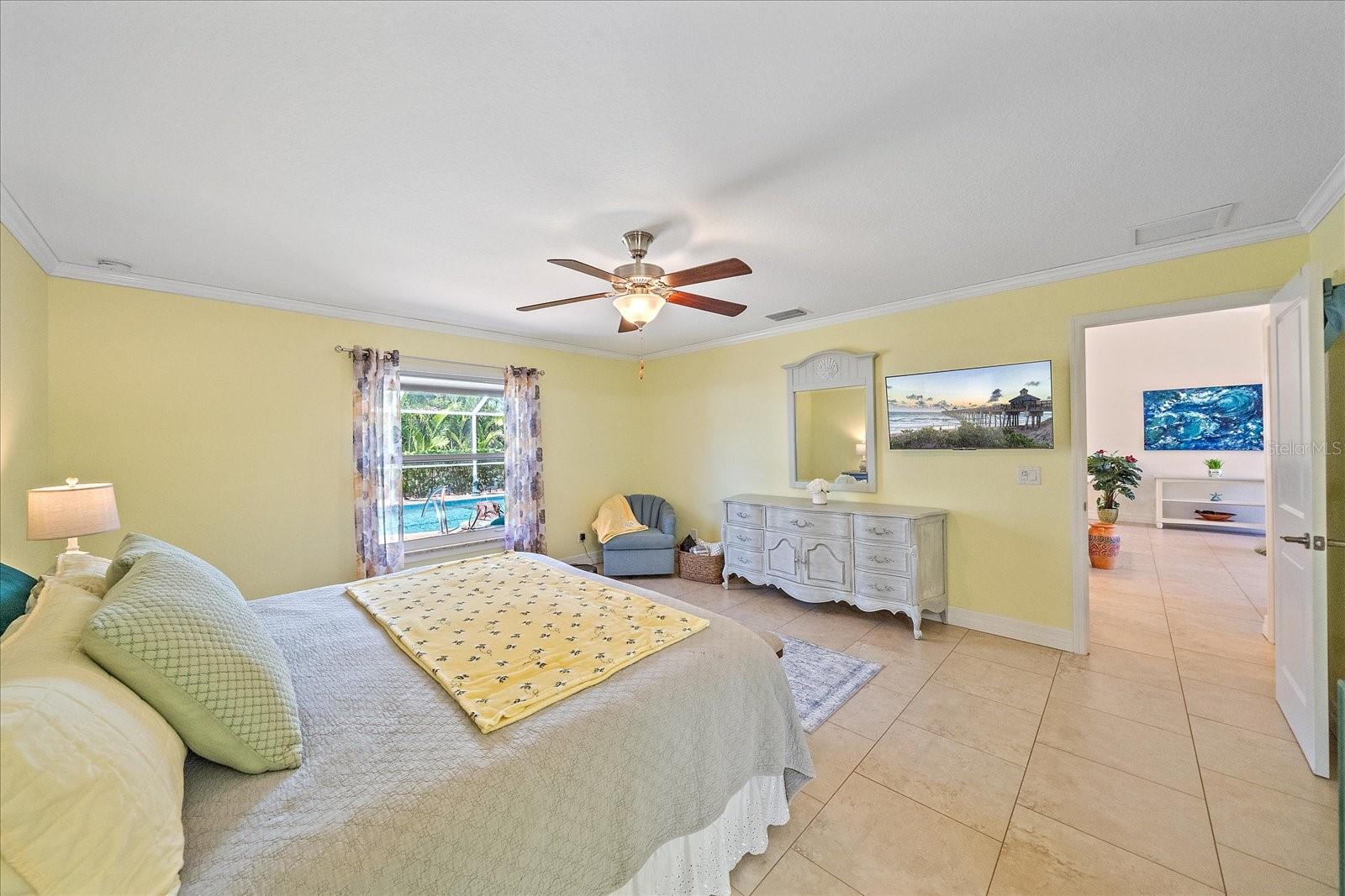 Image 11 of 37 For 3950 Derrick Street