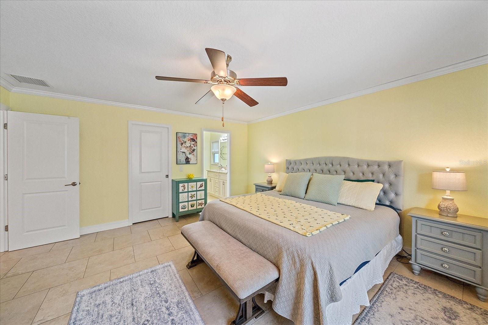 Image 12 of 37 For 3950 Derrick Street