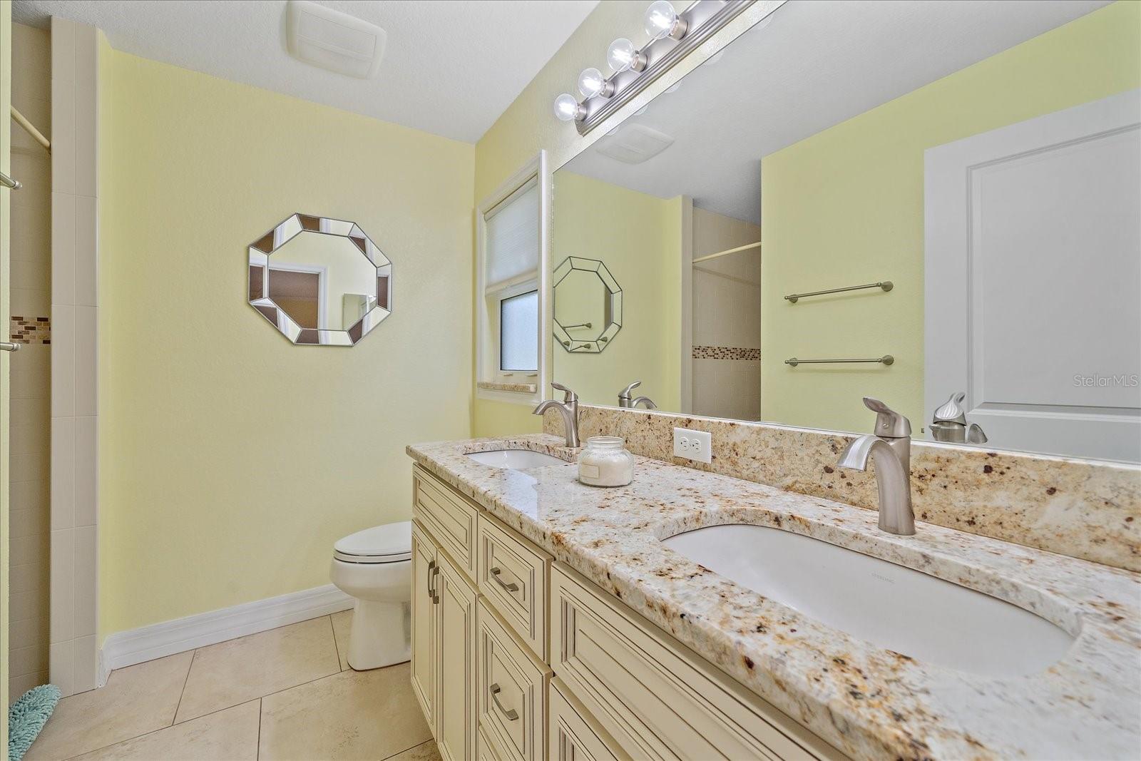 Image 13 of 37 For 3950 Derrick Street