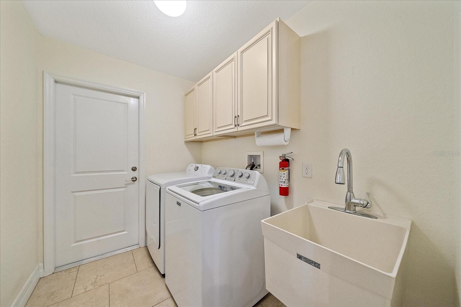 Image 17 of 37 For 3950 Derrick Street