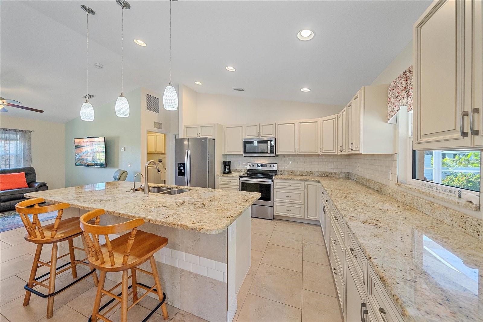 Image 5 of 37 For 3950 Derrick Street