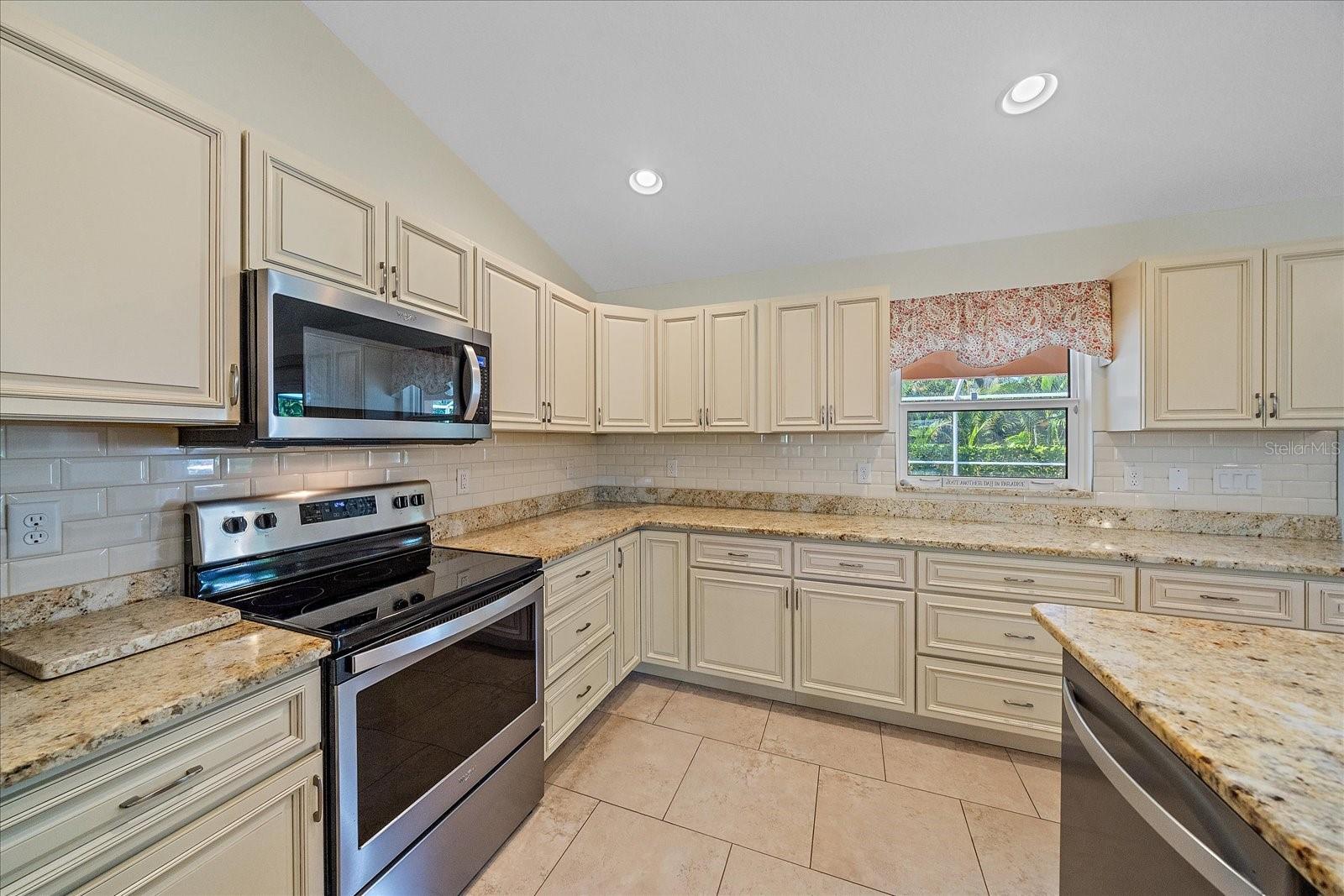 Image 8 of 37 For 3950 Derrick Street