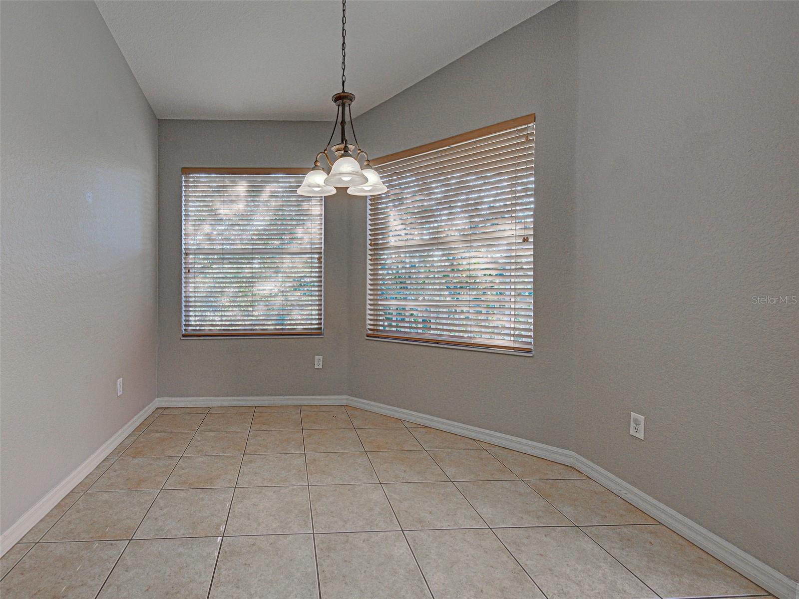 Image 18 of 60 For 4438 Corso Venetia Boulevard D13