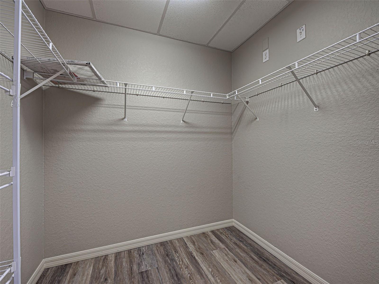 Image 23 of 60 For 4438 Corso Venetia Boulevard D13