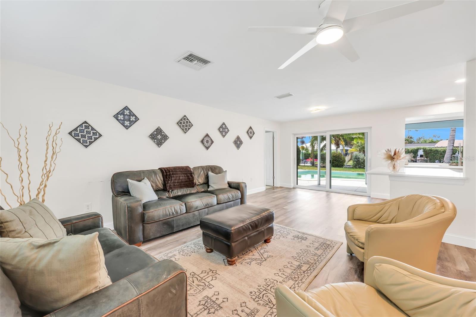 Image 11 of 30 For 392 Norwood Court