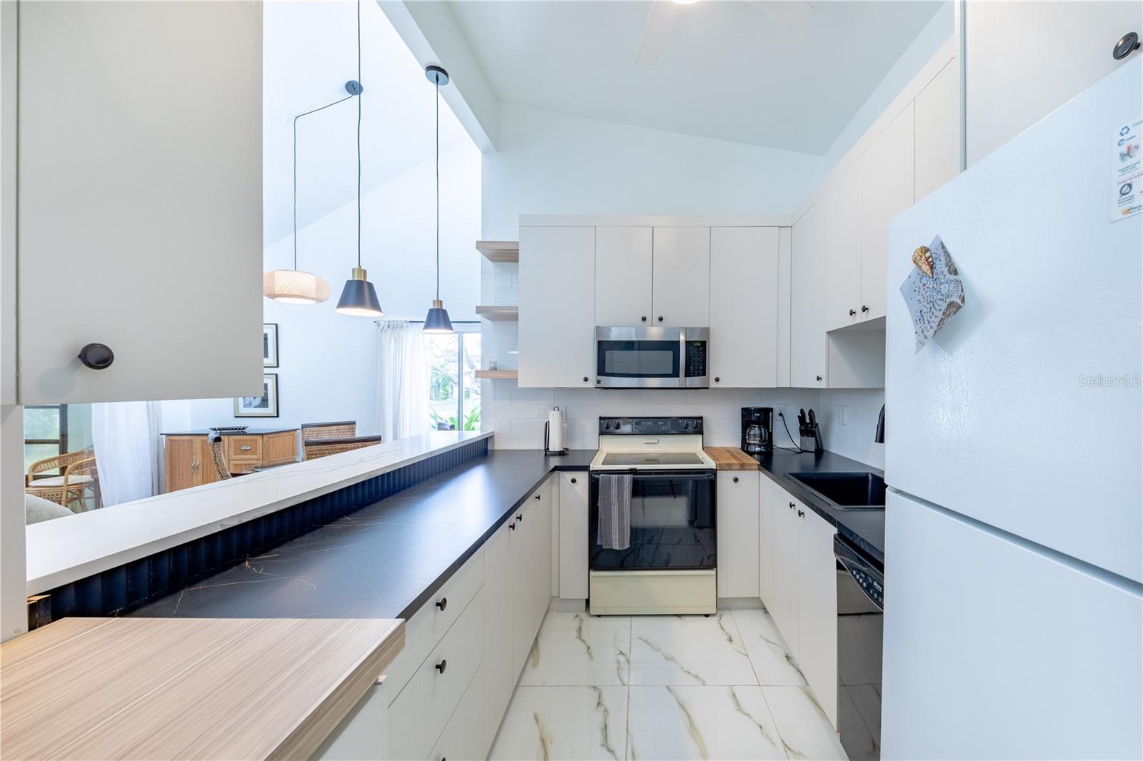 Image 13 of 34 For 633 White Pine Tree Road 27