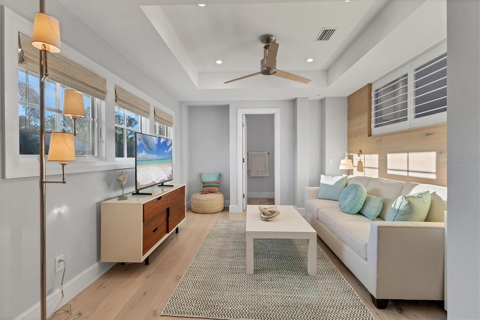 Image 33 of 70 For 709 Eagle Point Drive