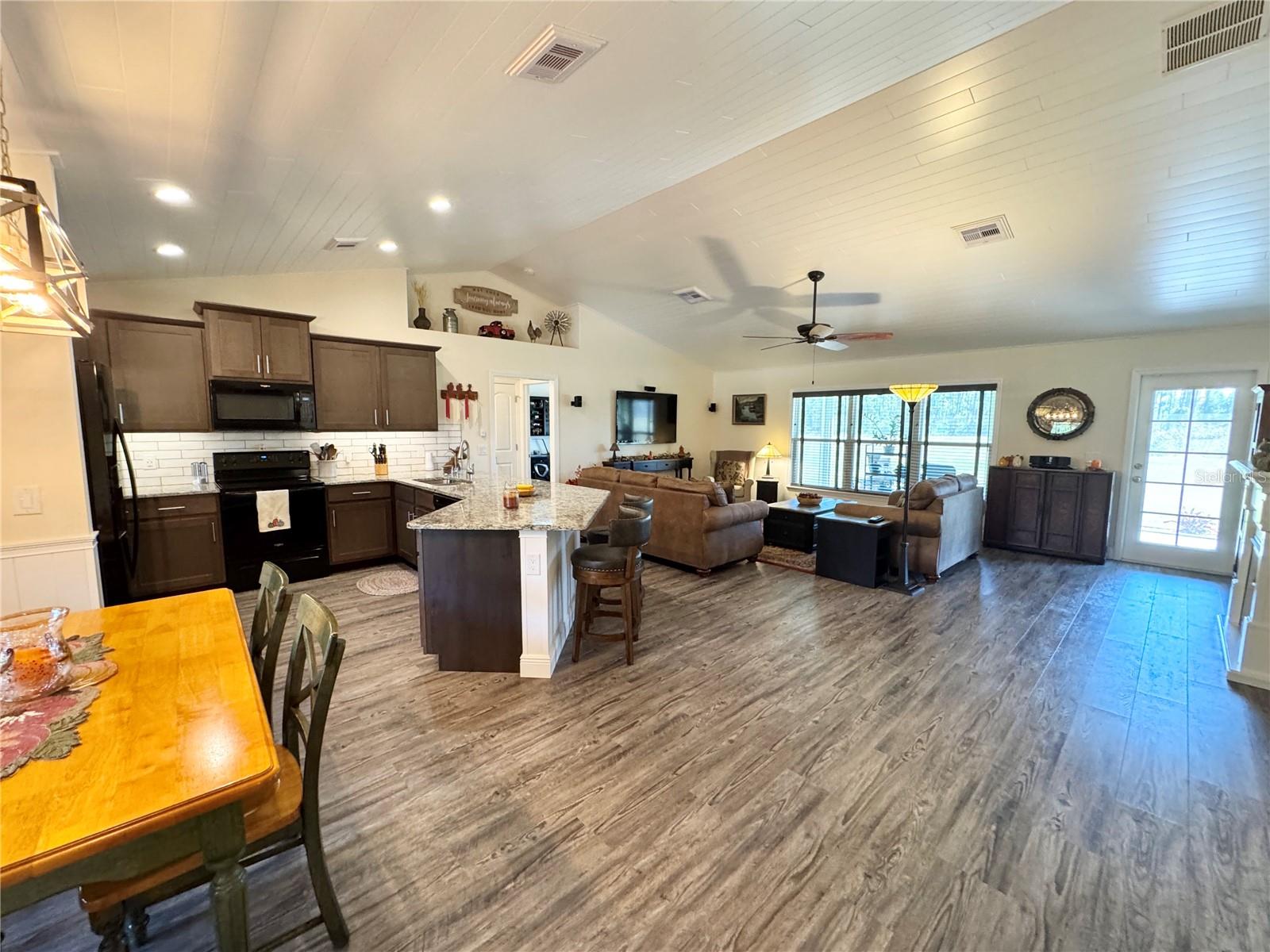 Image 23 of 69 For 6470 Raymur Street