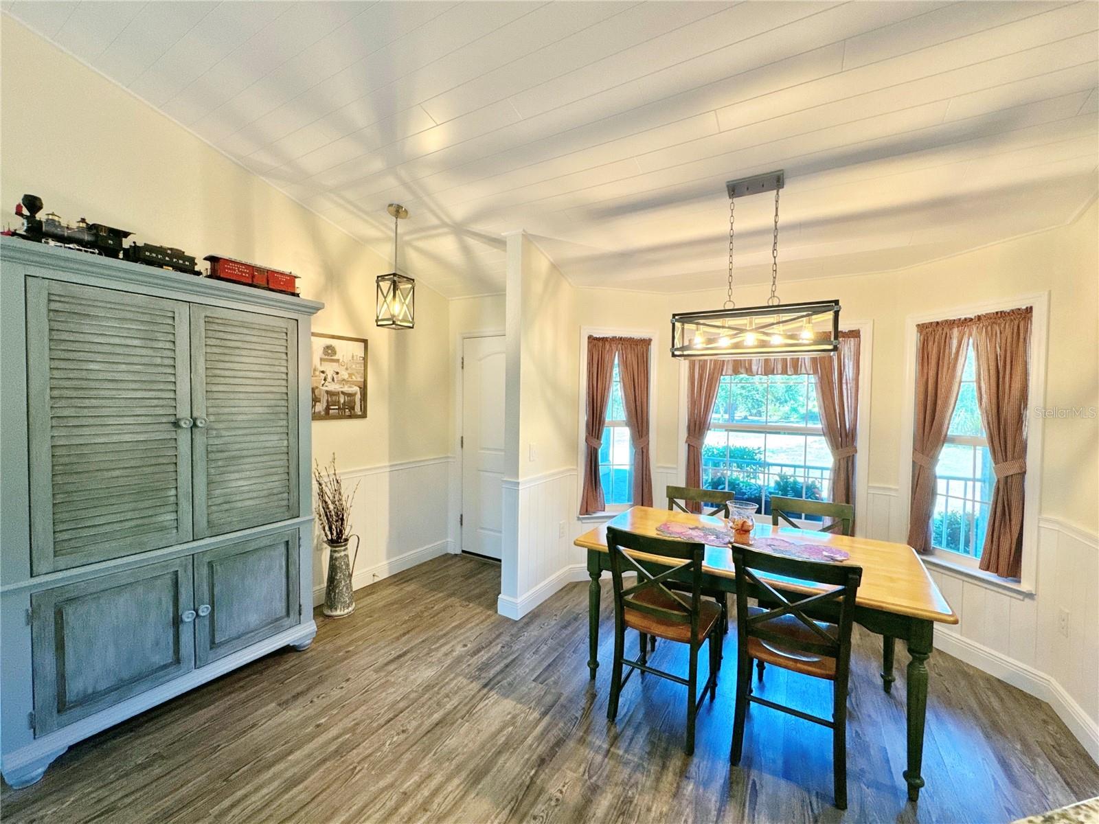 Image 26 of 69 For 6470 Raymur Street