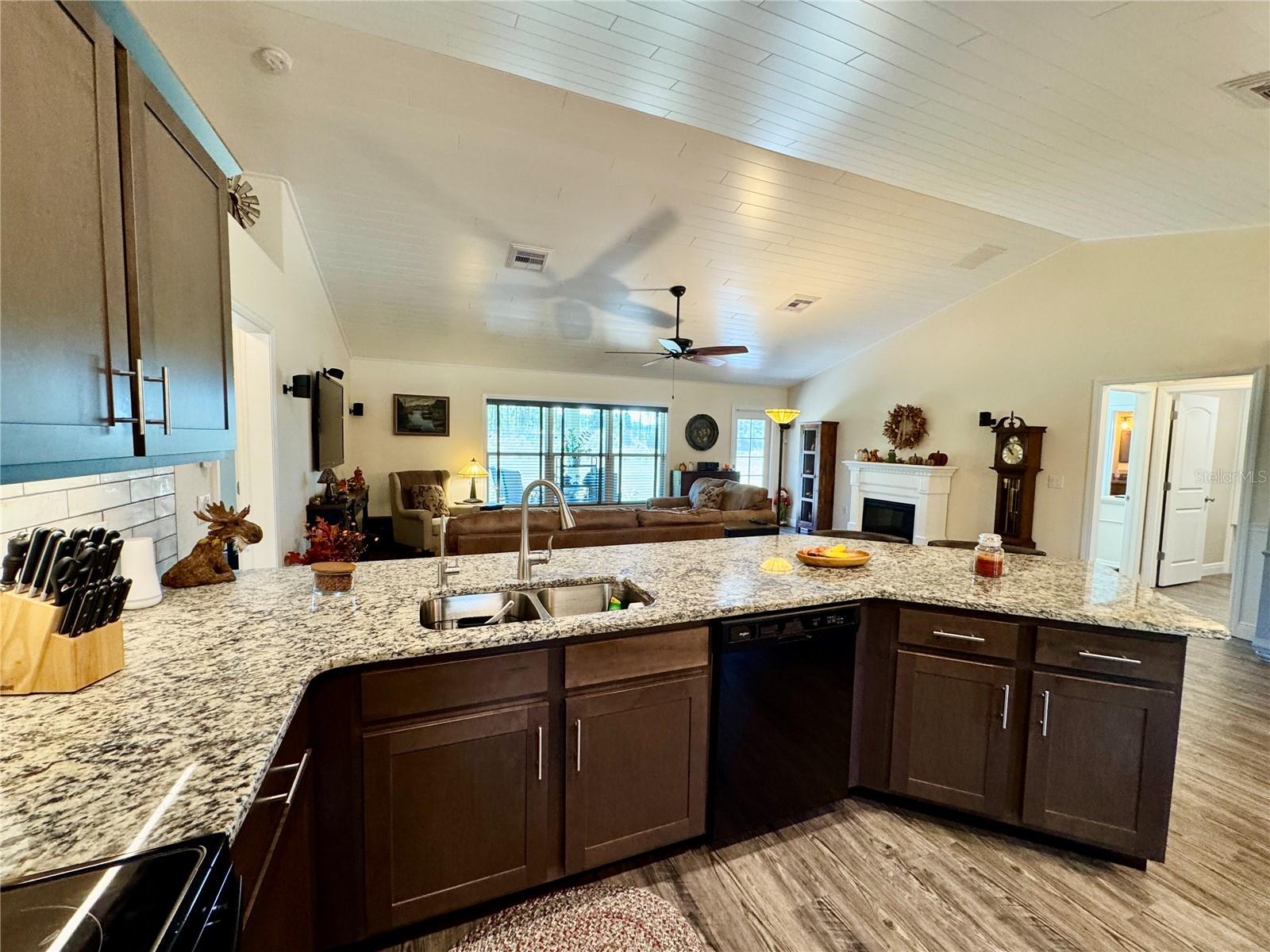 Image 30 of 69 For 6470 Raymur Street