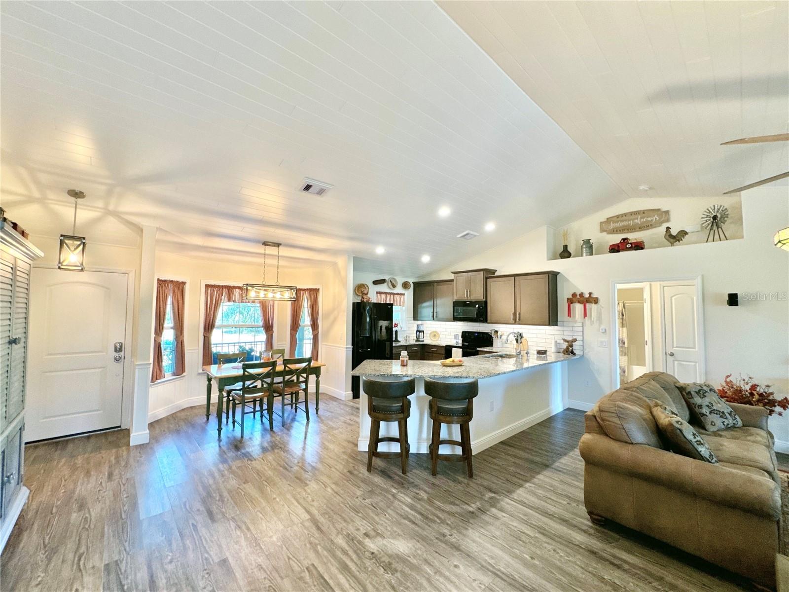 Image 34 of 69 For 6470 Raymur Street