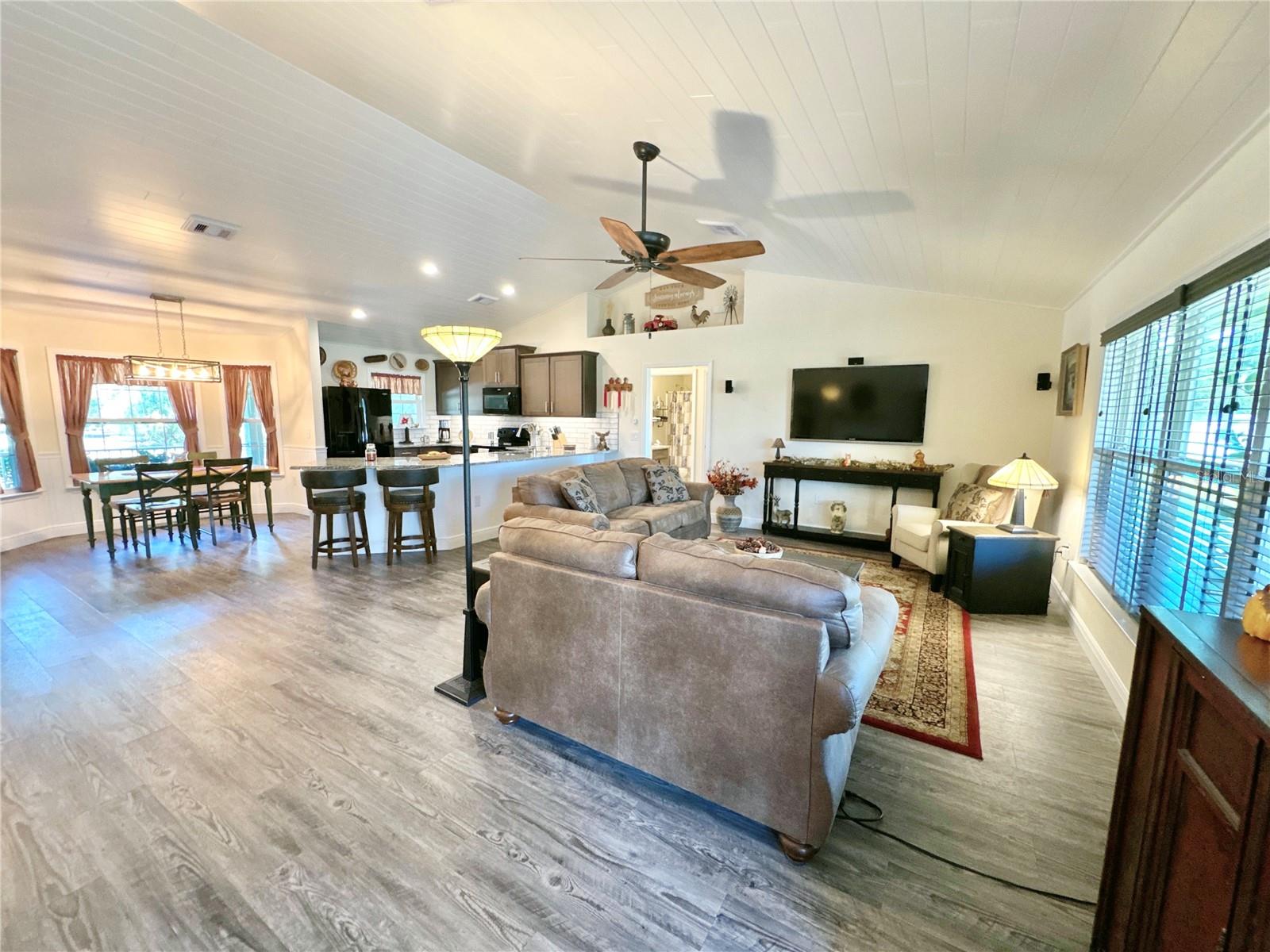 Image 40 of 69 For 6470 Raymur Street