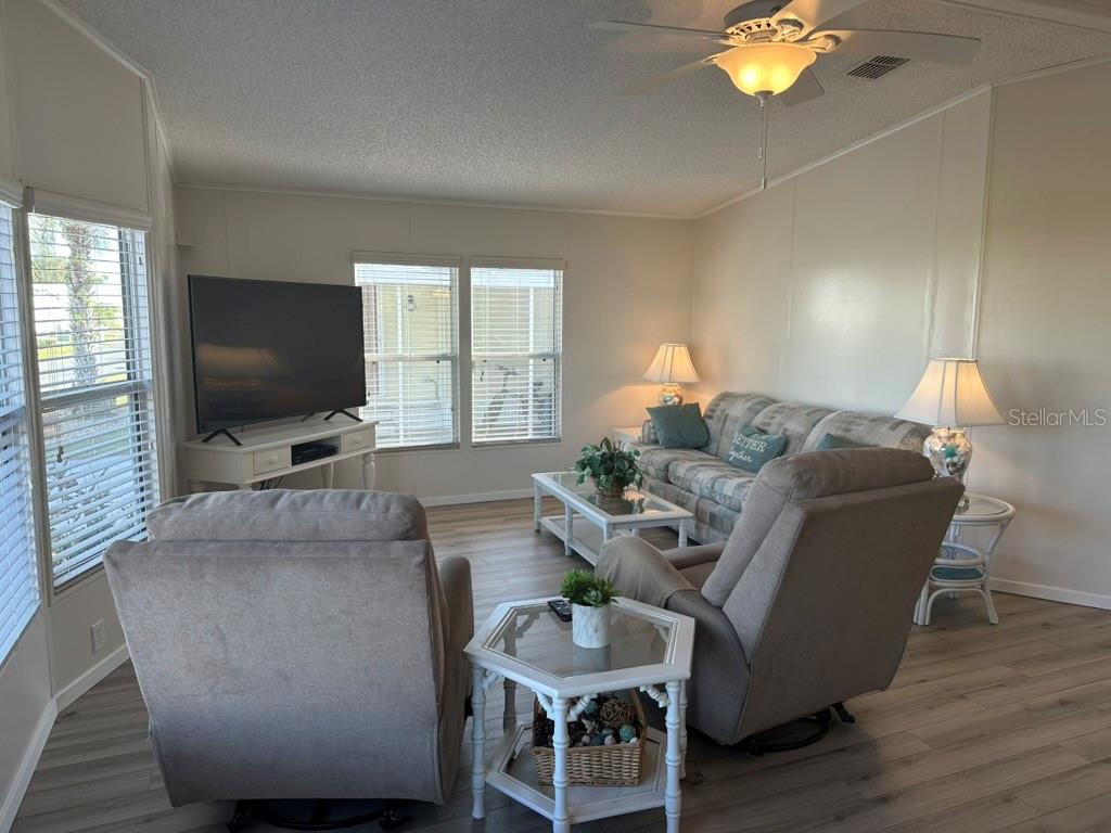 Image 3 of 16 For 526 Parkwood Avenue