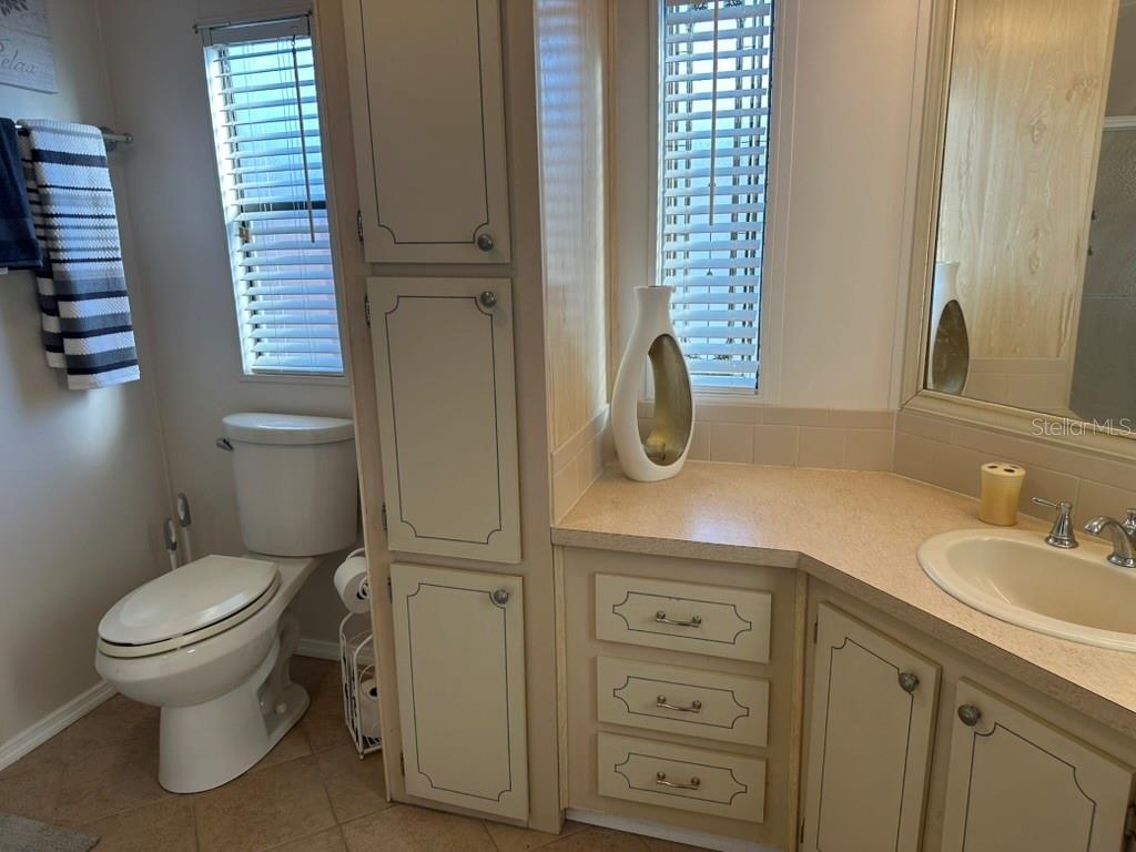 Image 8 of 16 For 526 Parkwood Avenue