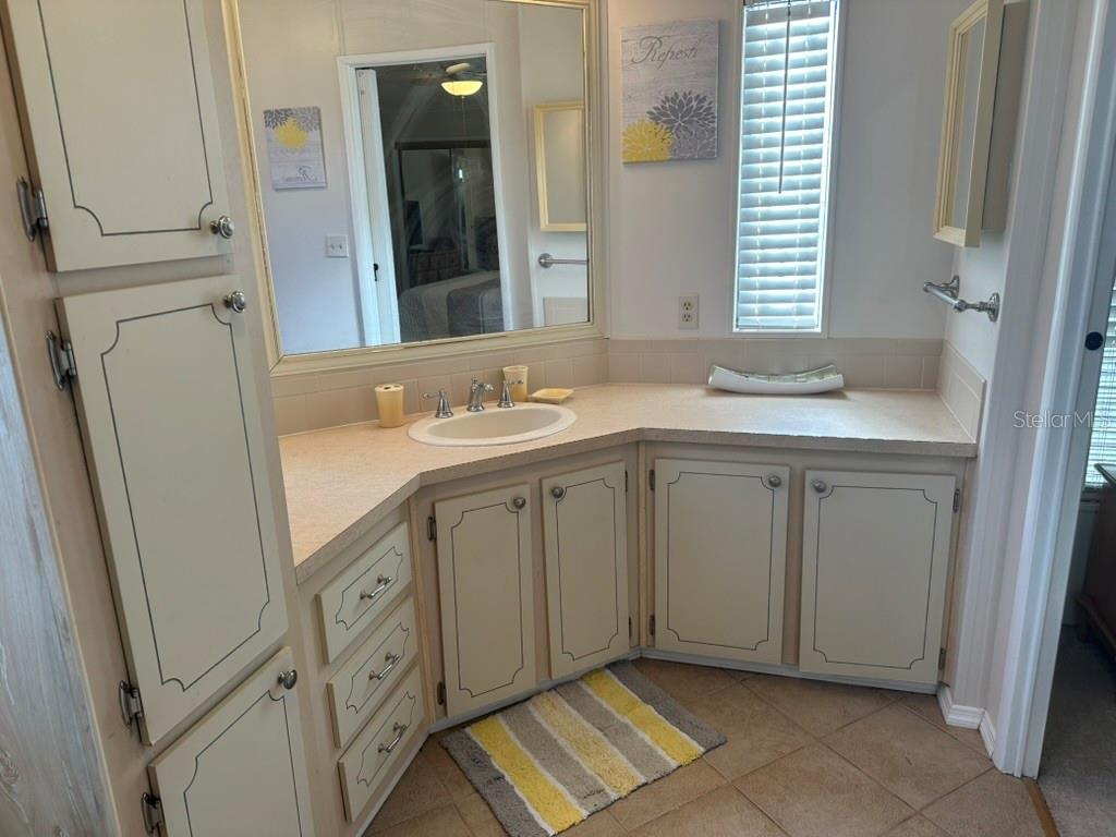 Image 9 of 16 For 526 Parkwood Avenue