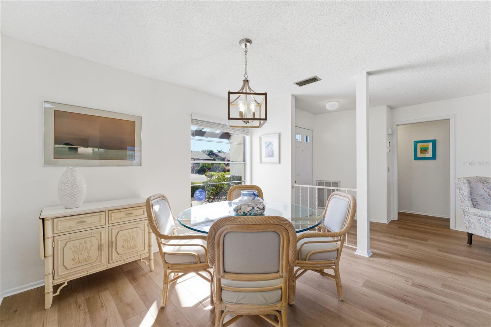 Image 4 of 26 For 605 Apple Lane