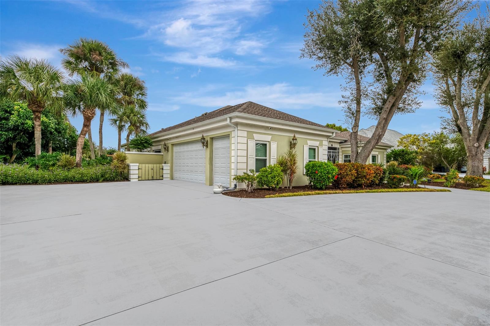 Image 11 of 98 For 26 Golf View Drive