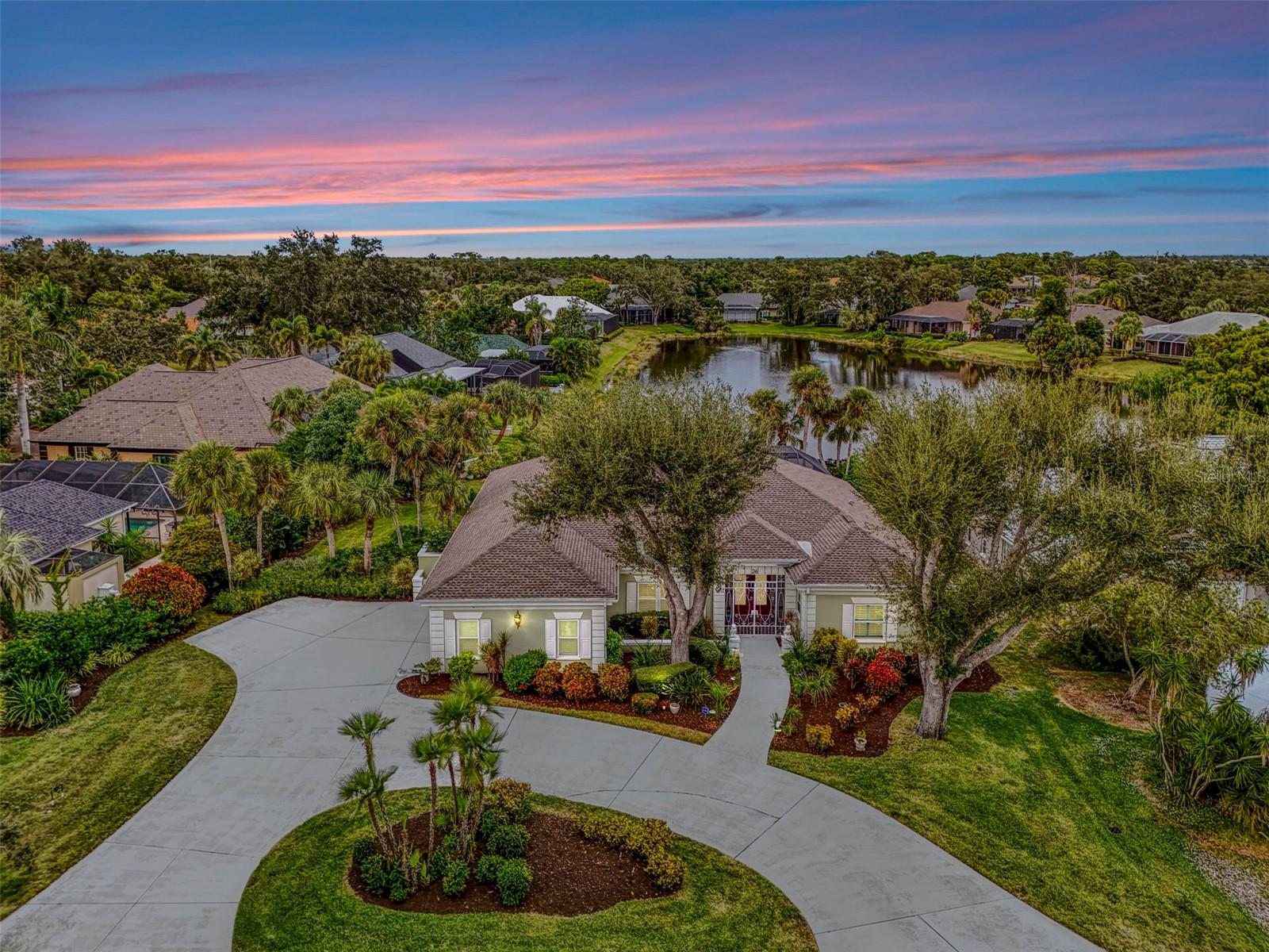 Image 3 of 98 For 26 Golf View Drive