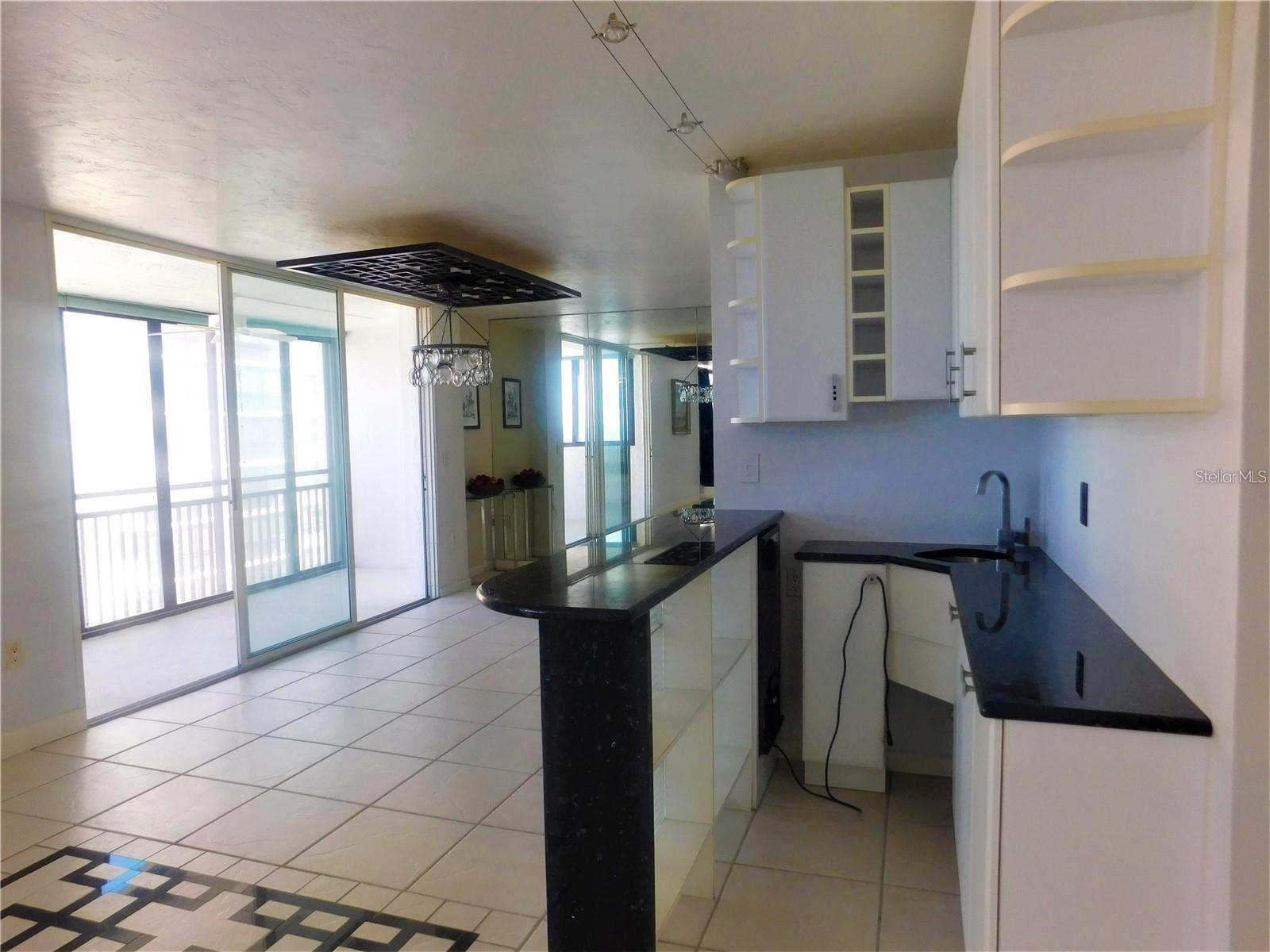 Image 14 of 23 For 627 Alhambra Road 603