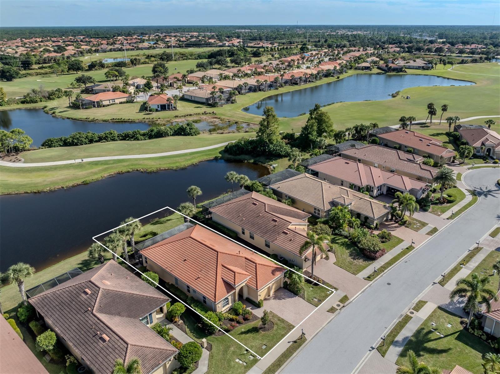 Image 33 of 76 For 157 Palazzo Court