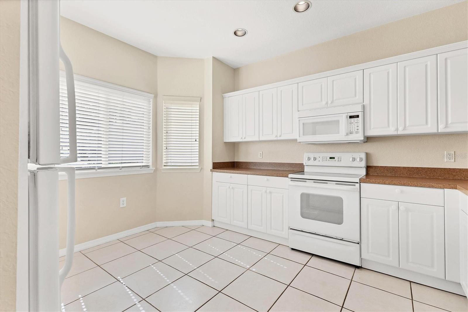 Image 9 of 27 For 3921 Mediterranea Circle 212