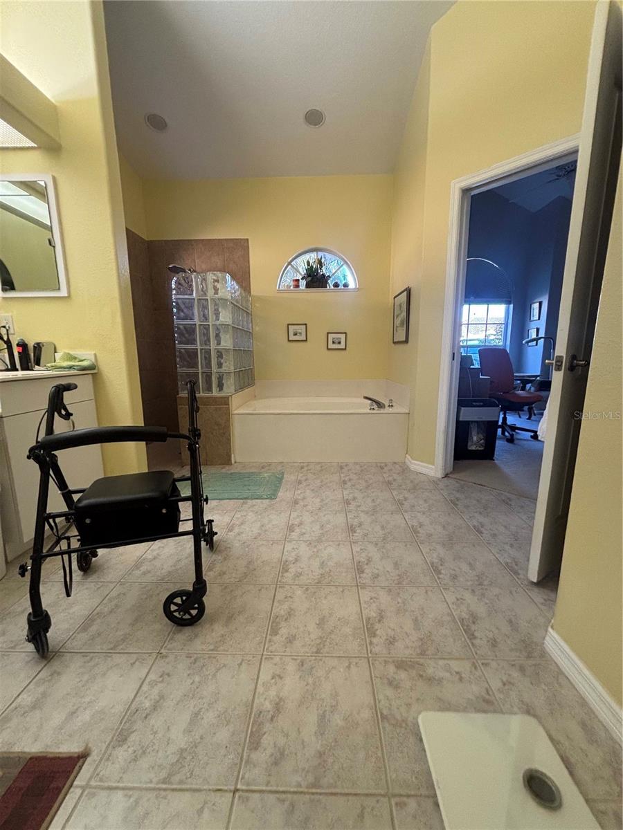 Image 20 of 35 For 144 Grand Oak Circle