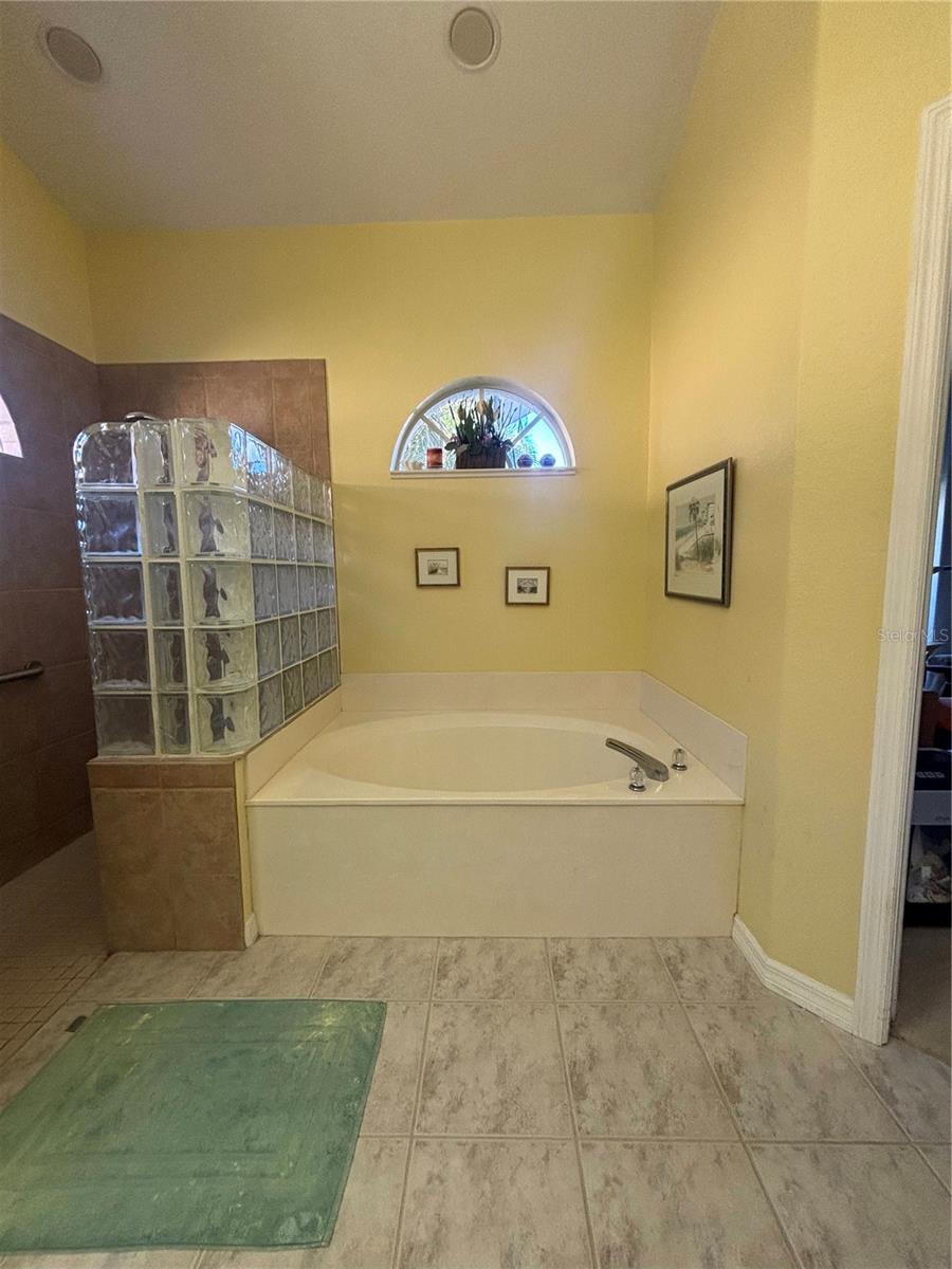 Image 21 of 35 For 144 Grand Oak Circle