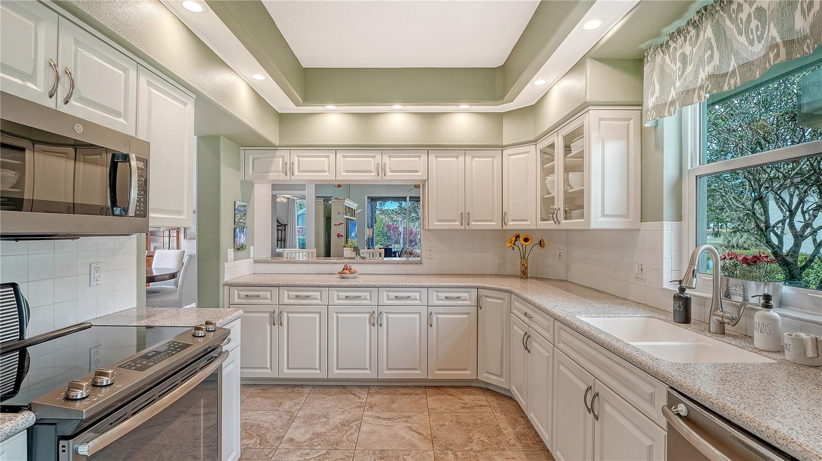 Image 14 of 67 For 302 Lansbrook Drive