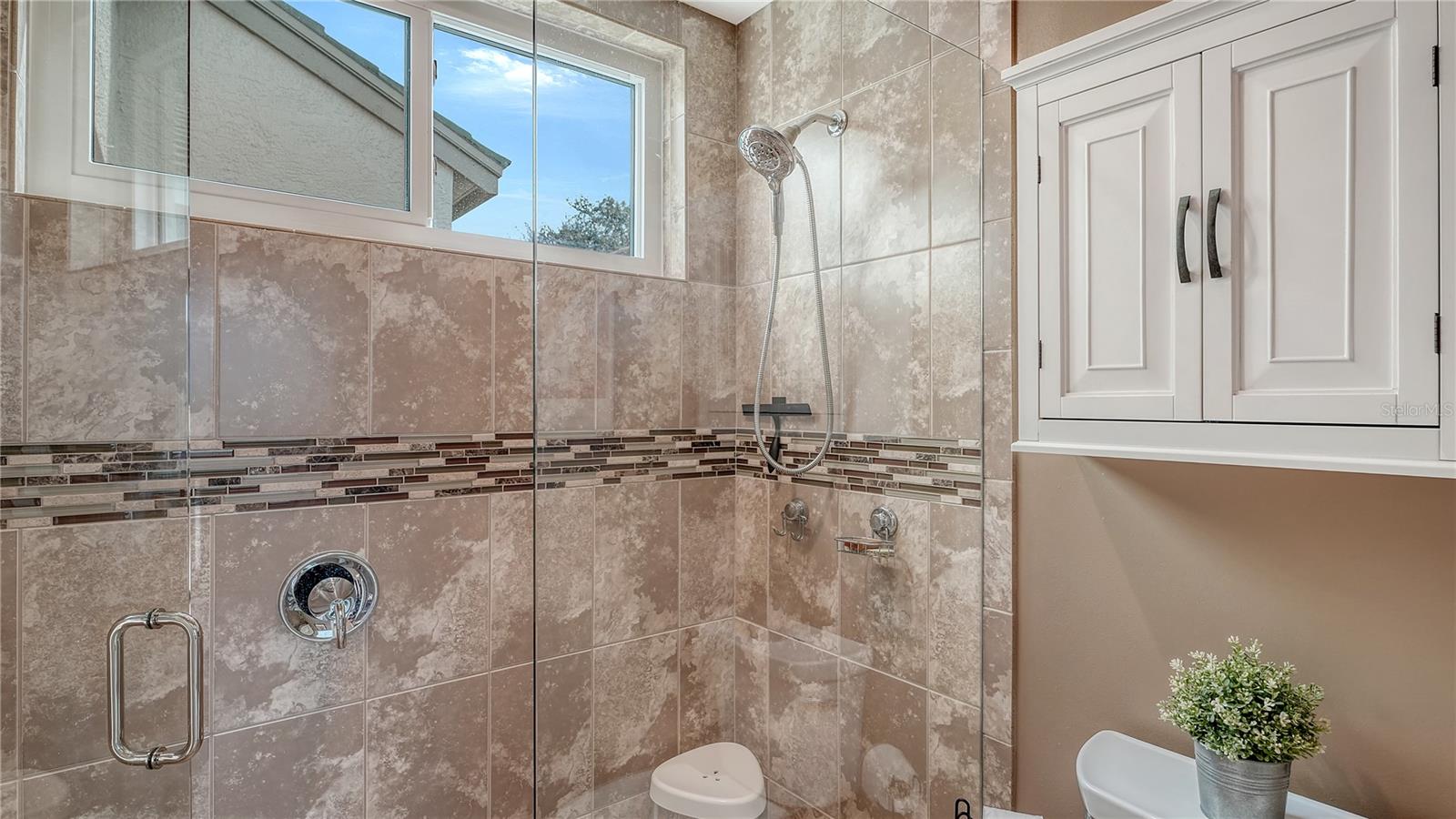 Image 28 of 67 For 302 Lansbrook Drive