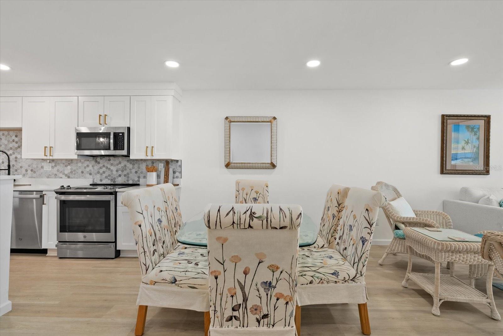 Image 13 of 23 For 255 The Esplanade N 1002