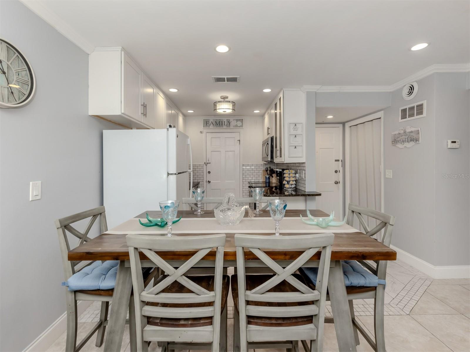 Image 13 of 76 For 200 The Esplanade N A16