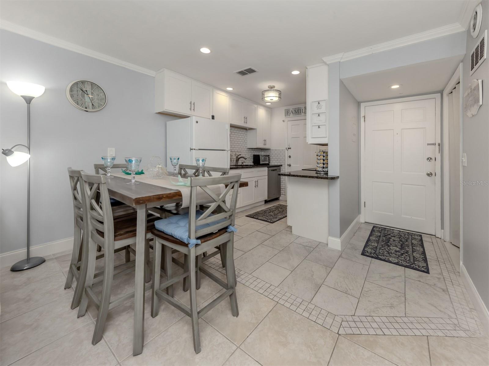 Image 14 of 76 For 200 The Esplanade N A16