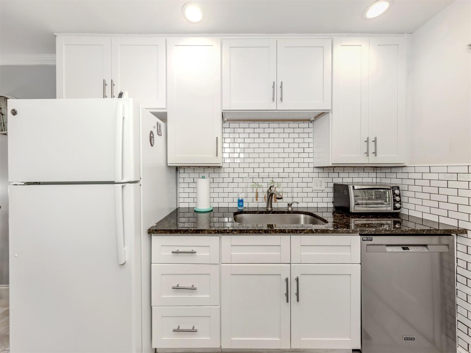 Image 18 of 76 For 200 The Esplanade N A16