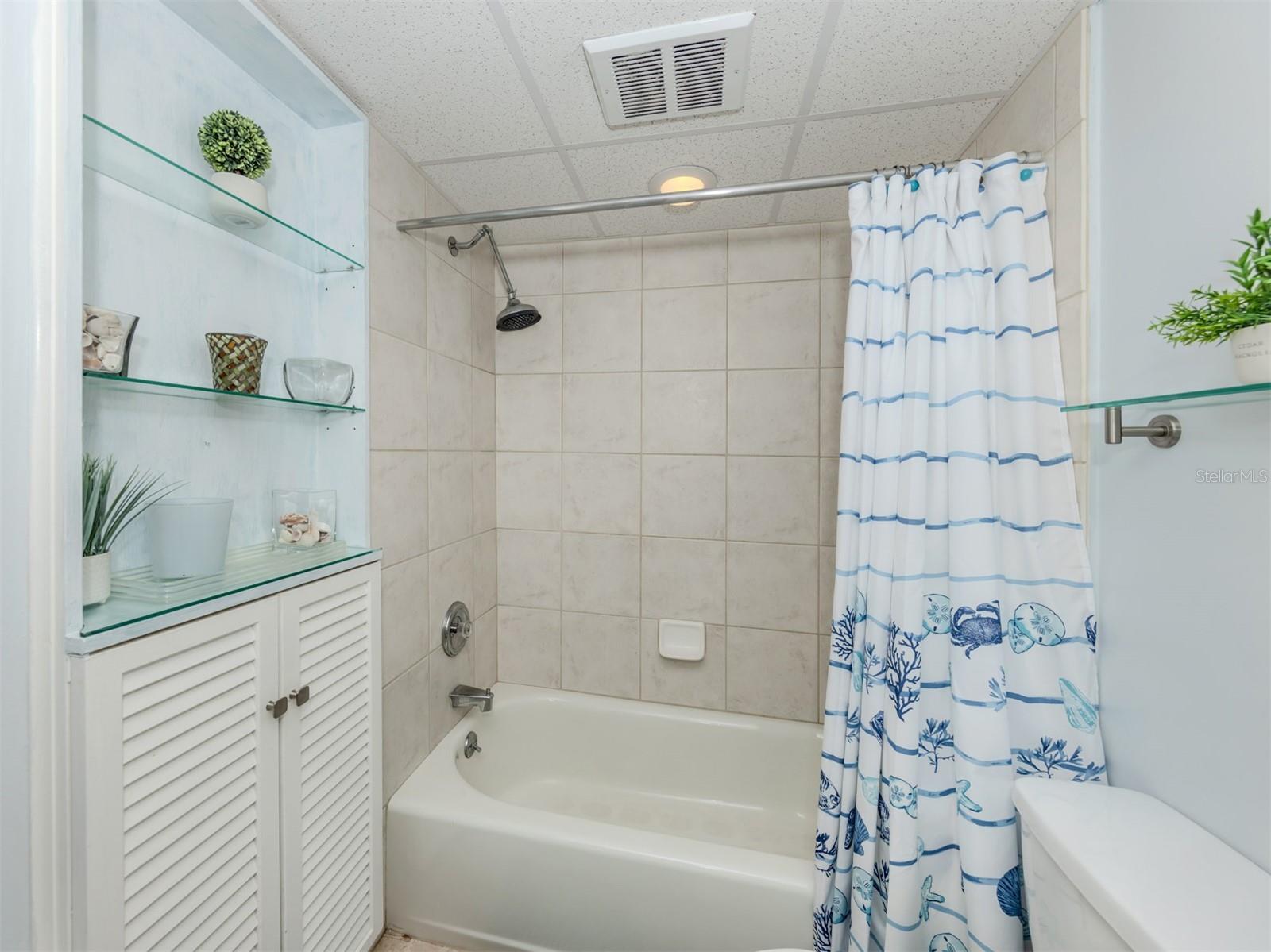 Image 23 of 76 For 200 The Esplanade N A16