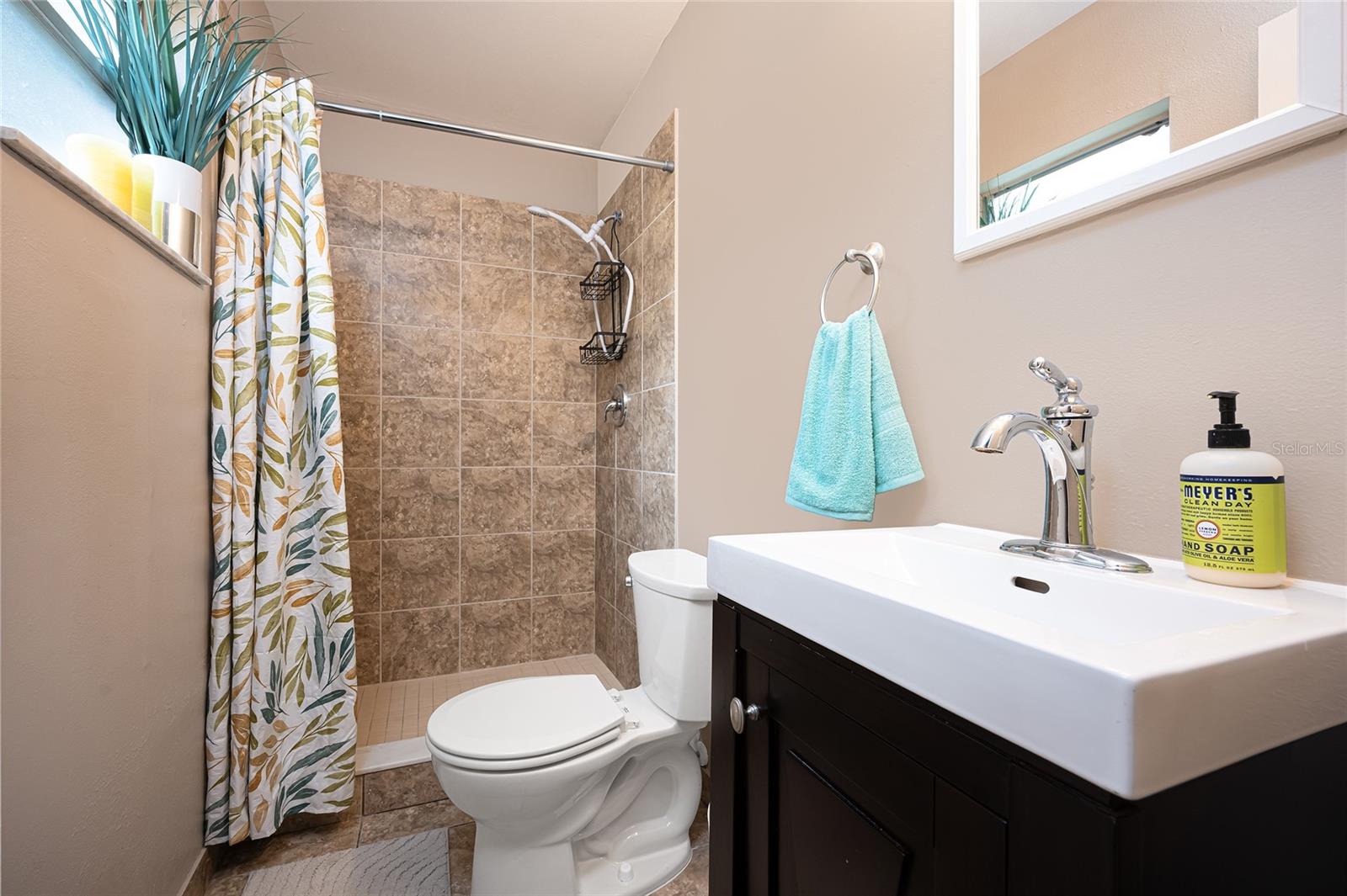 Image 11 of 26 For 1922 Hudson Court