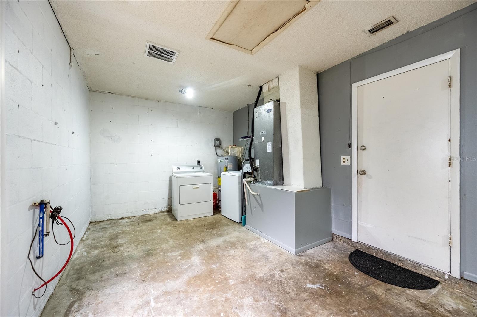 Image 17 of 26 For 1922 Hudson Court