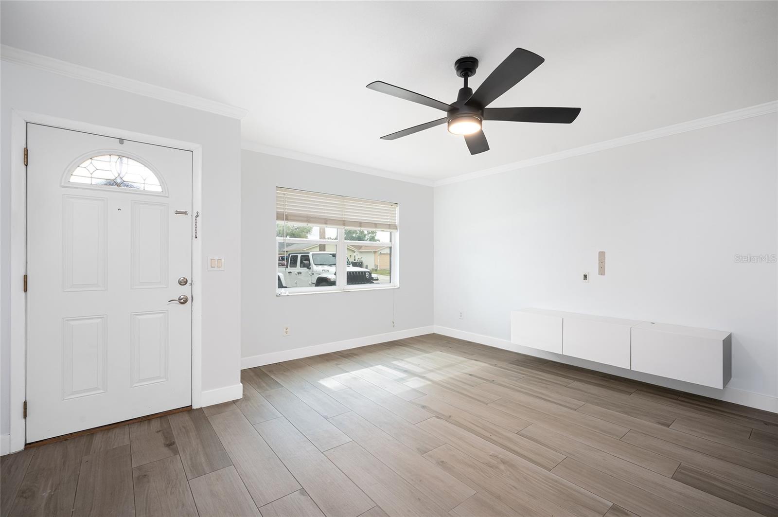 Image 5 of 26 For 1922 Hudson Court