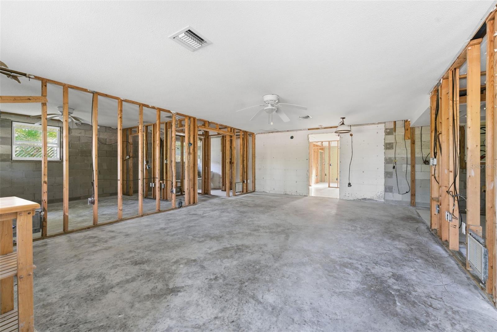 Listing photo id 8 for 1350 Holiday Drive