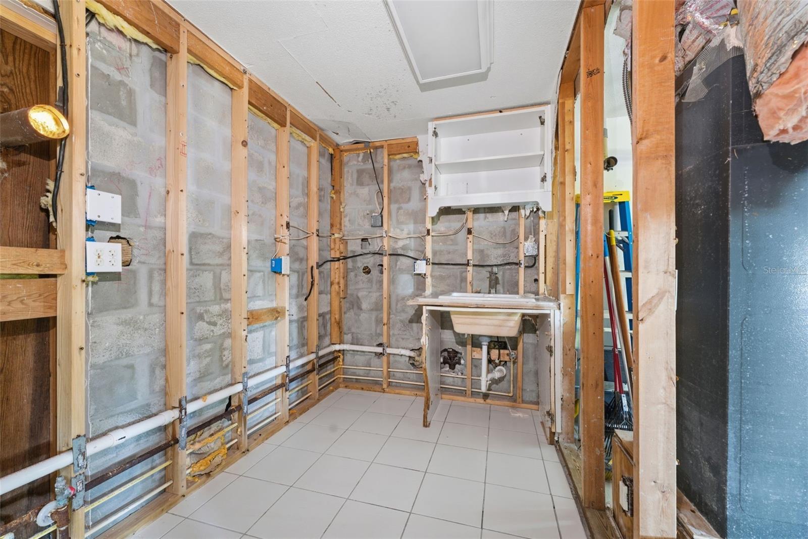 Listing photo id 12 for 1350 Holiday Drive