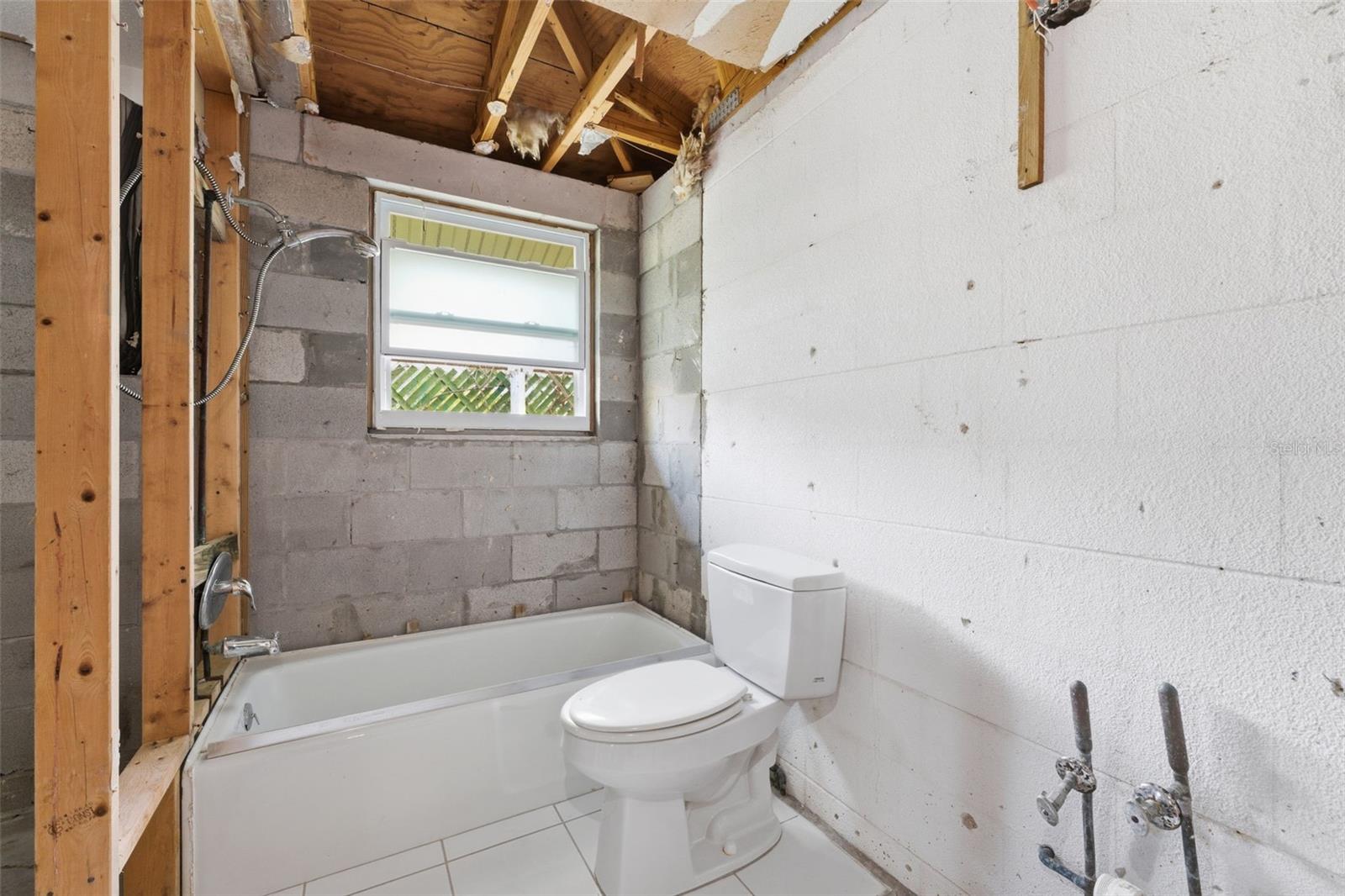 Listing photo id 15 for 1350 Holiday Drive