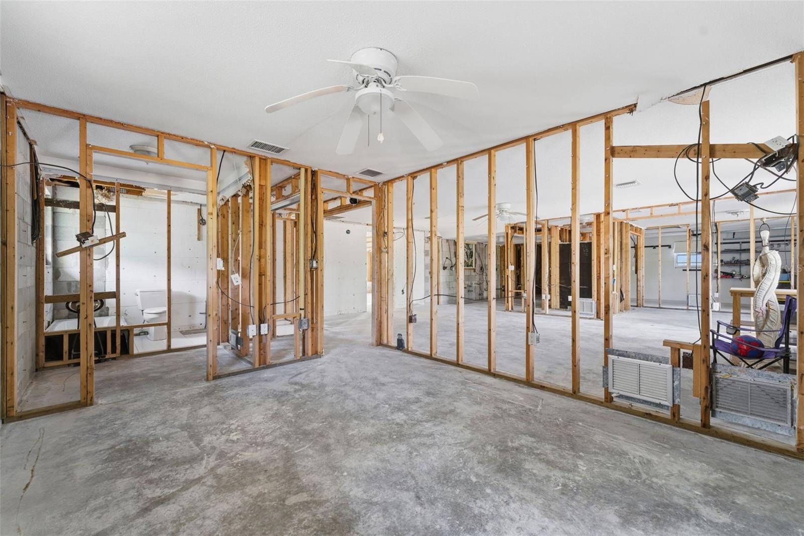 Listing photo id 16 for 1350 Holiday Drive