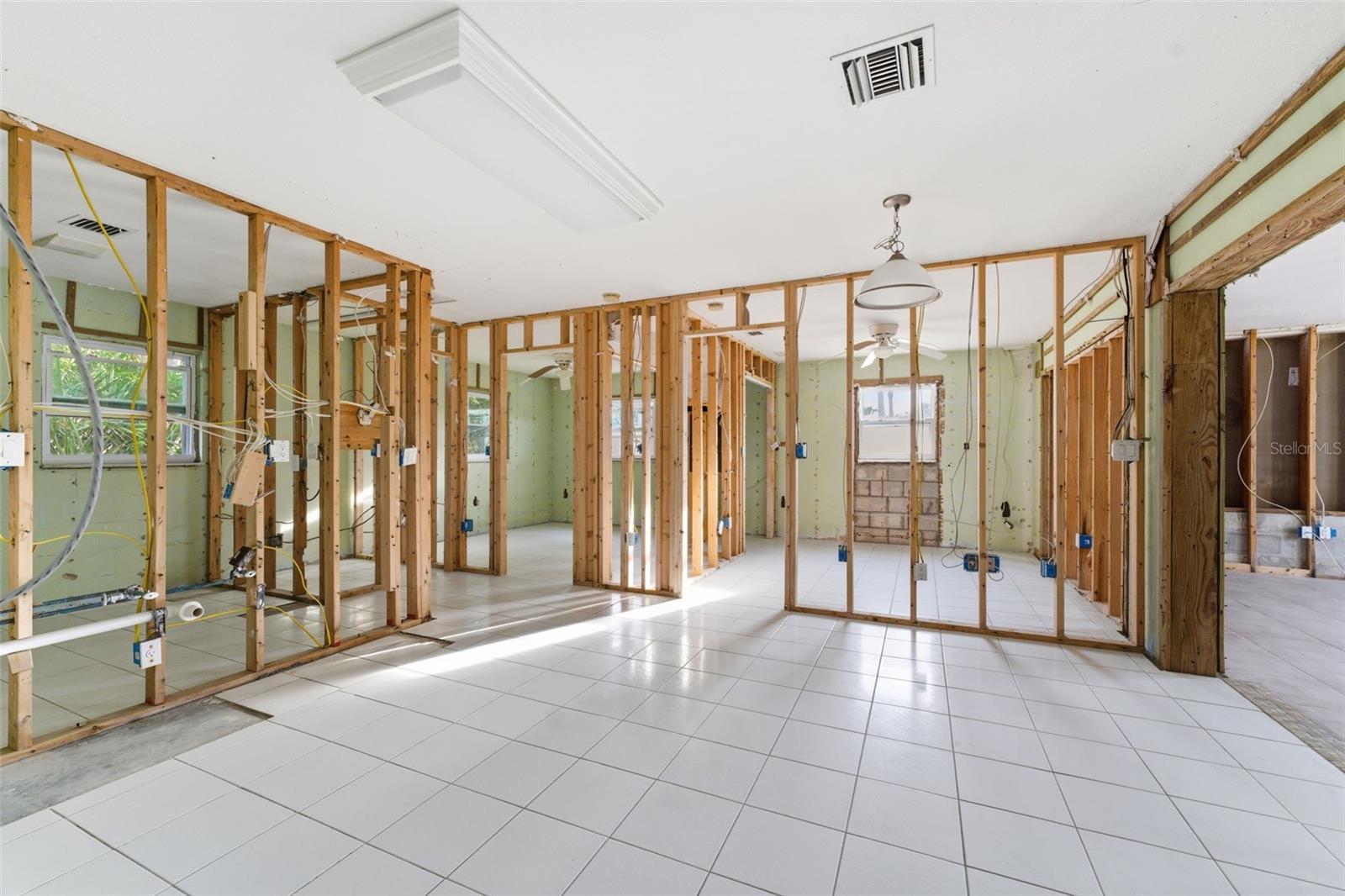 Listing photo id 17 for 1350 Holiday Drive