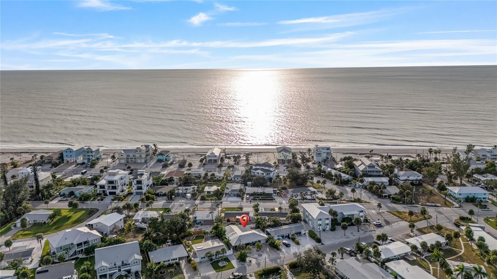 Listing photo id 0 for 1350 Holiday Drive