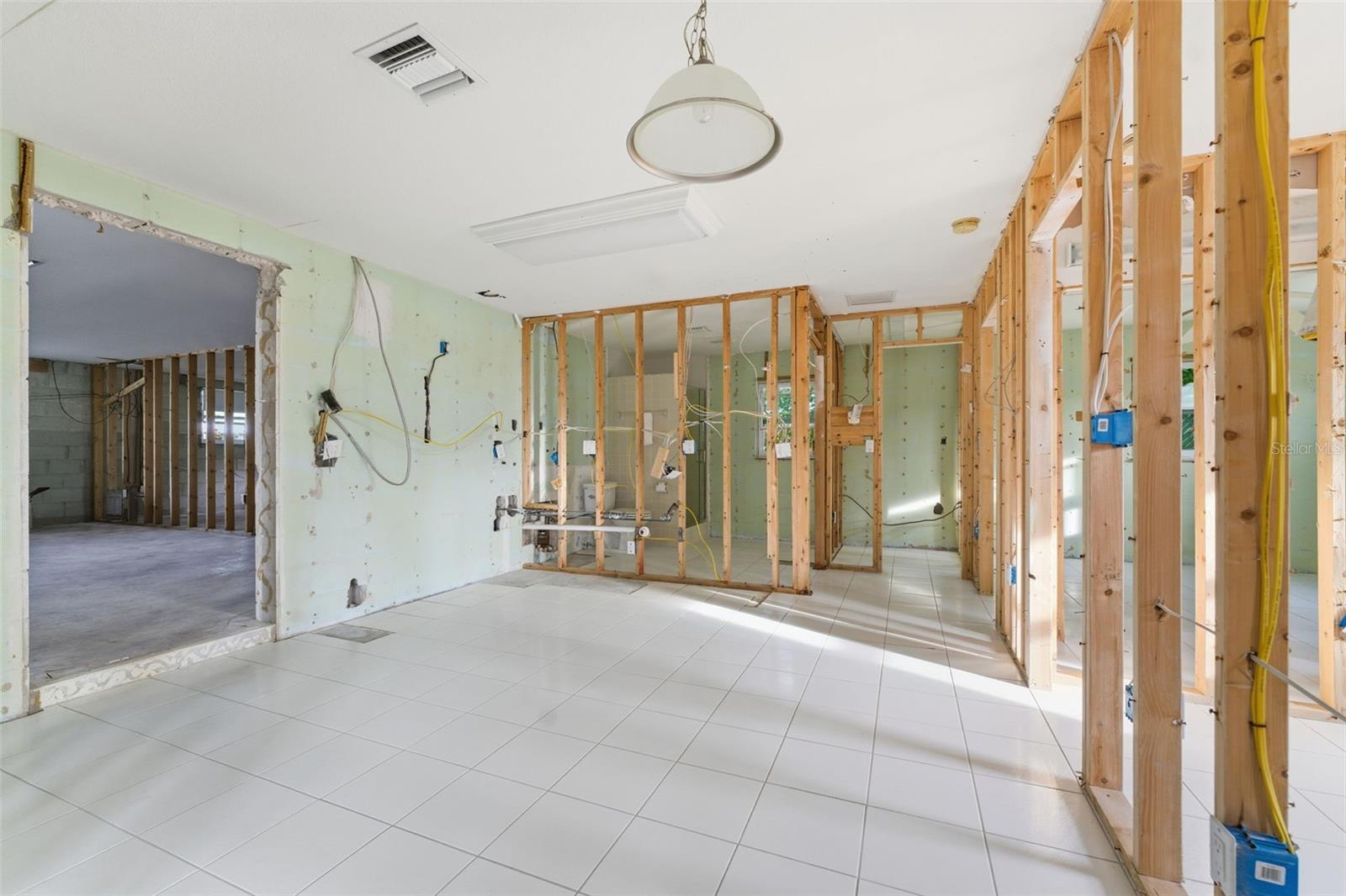 Listing photo id 18 for 1350 Holiday Drive