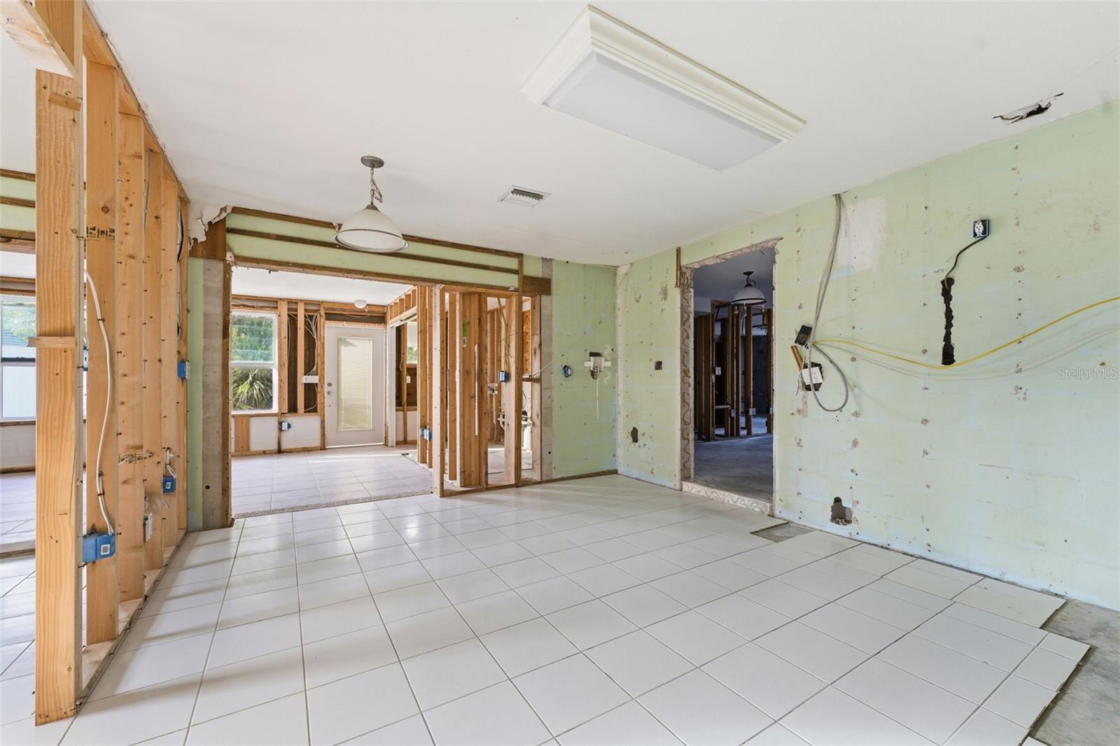 Listing photo id 19 for 1350 Holiday Drive