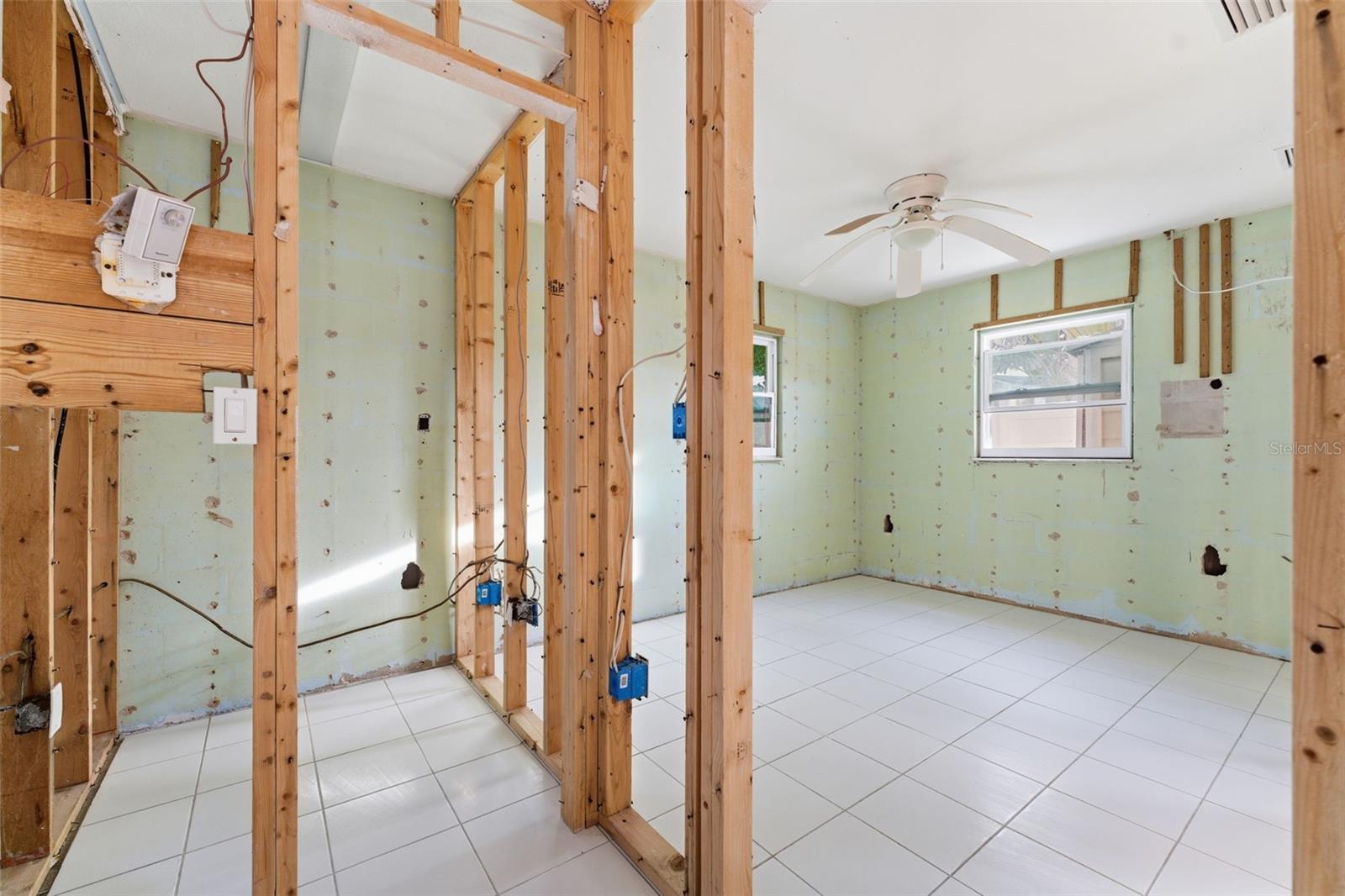 Listing photo id 21 for 1350 Holiday Drive