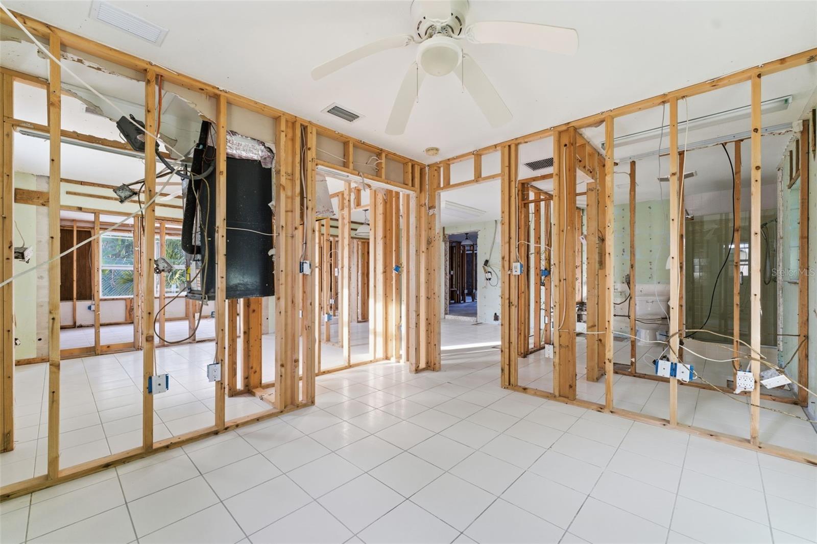 Listing photo id 23 for 1350 Holiday Drive