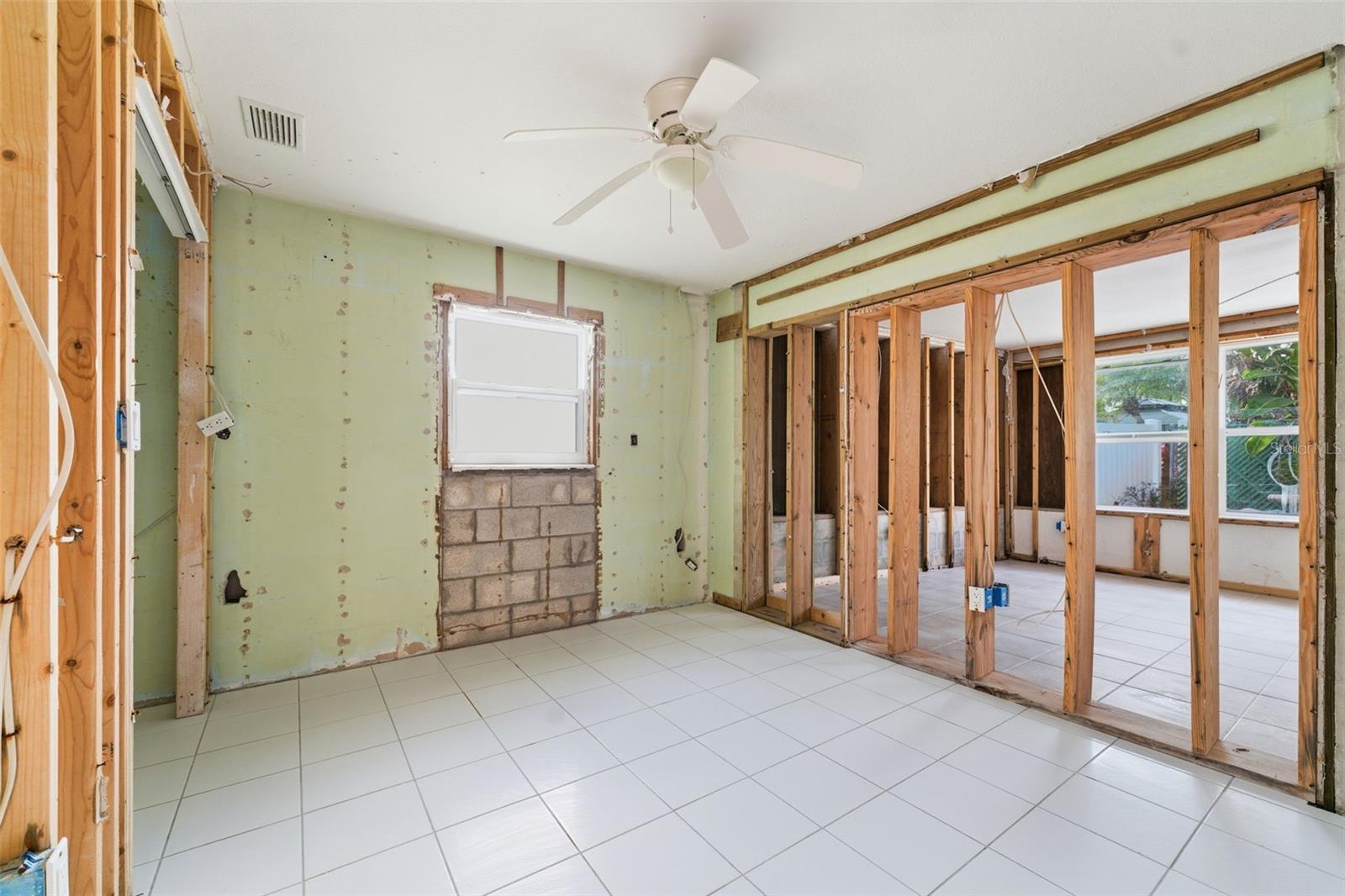 Listing photo id 24 for 1350 Holiday Drive