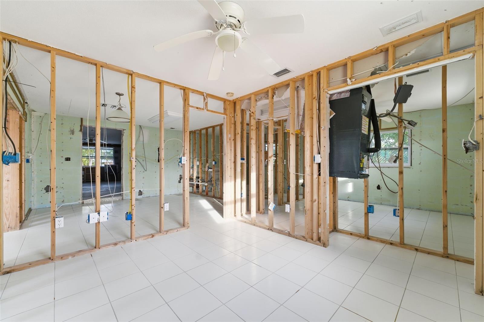 Listing photo id 25 for 1350 Holiday Drive