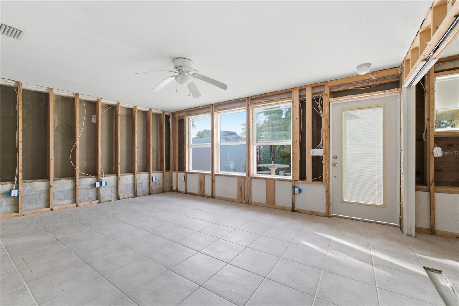 Listing photo id 26 for 1350 Holiday Drive